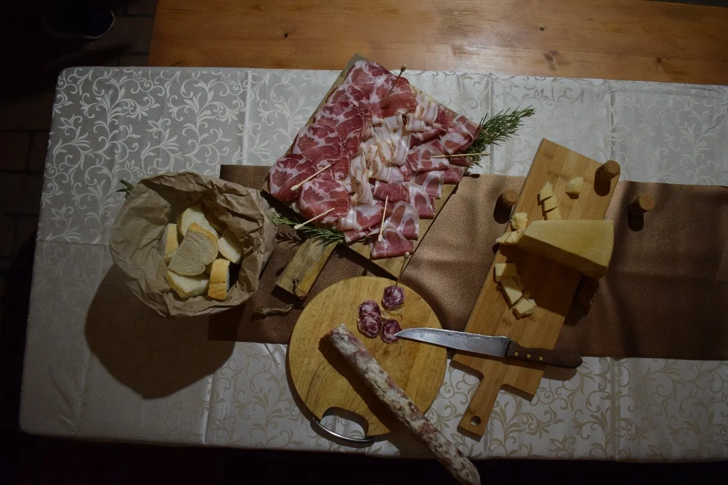 Domača salama na sodu